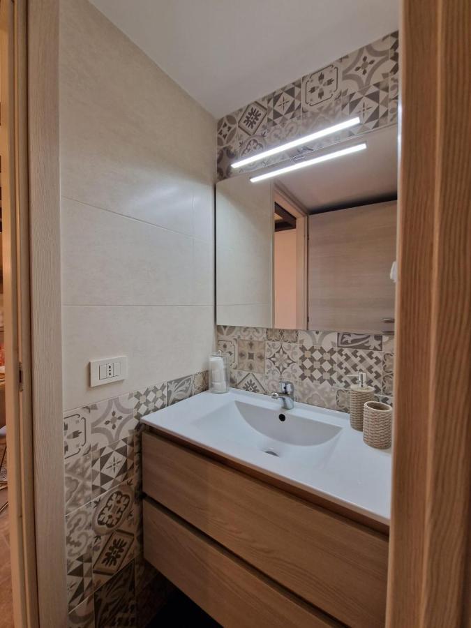 Regina Milano In Porta Romana 2 - Sky Tv, Wifi E Breakfast Box Leilighet Eksteriør bilde