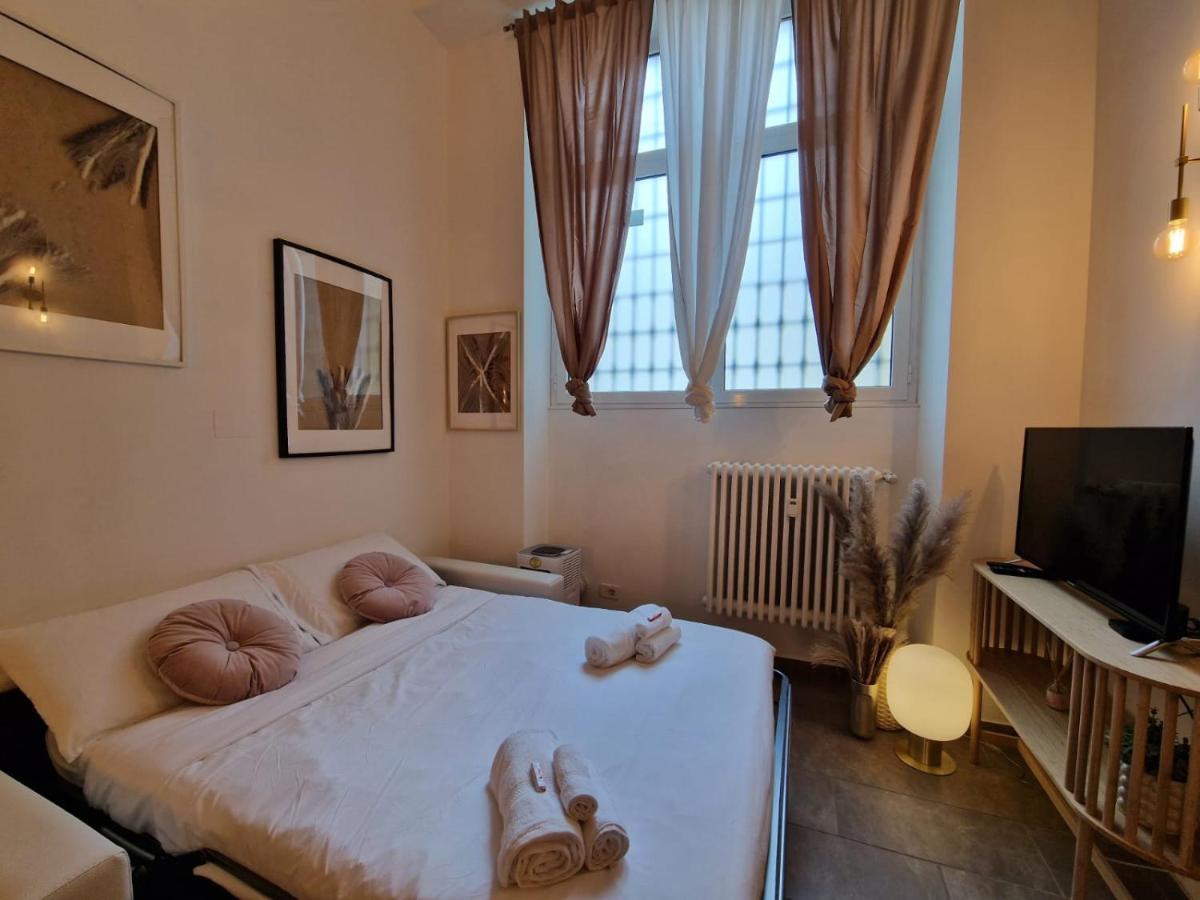 Regina Milano In Porta Romana 2 - Sky Tv, Wifi E Breakfast Box Leilighet Eksteriør bilde