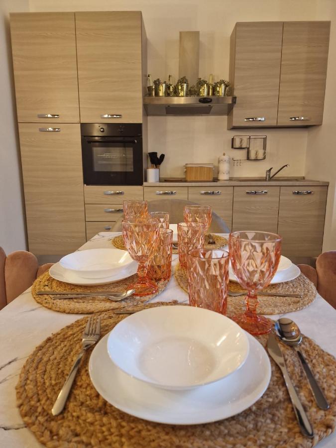 Regina Milano In Porta Romana 2 - Sky Tv, Wifi E Breakfast Box Leilighet Eksteriør bilde