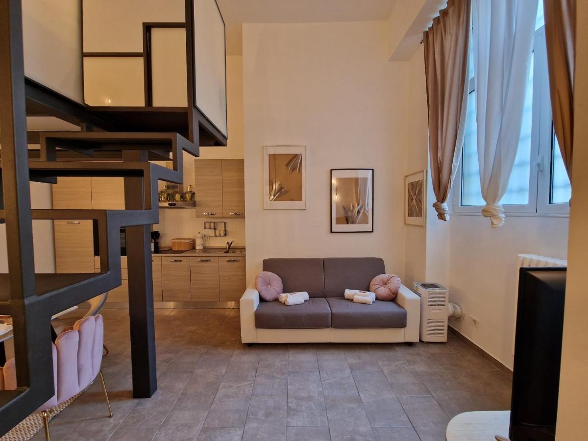 Regina Milano In Porta Romana 2 - Sky Tv, Wifi E Breakfast Box Leilighet Eksteriør bilde
