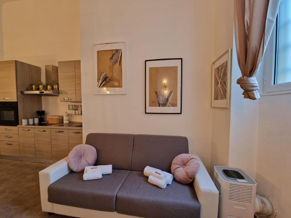 Regina Milano In Porta Romana 2 - Sky Tv, Wifi E Breakfast Box Leilighet Eksteriør bilde