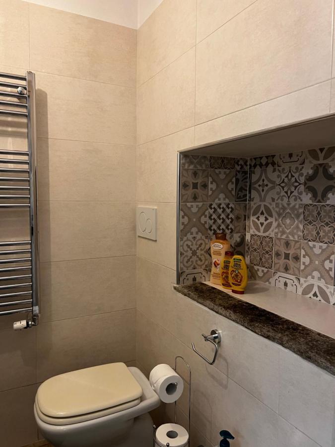 Regina Milano In Porta Romana 2 - Sky Tv, Wifi E Breakfast Box Leilighet Eksteriør bilde