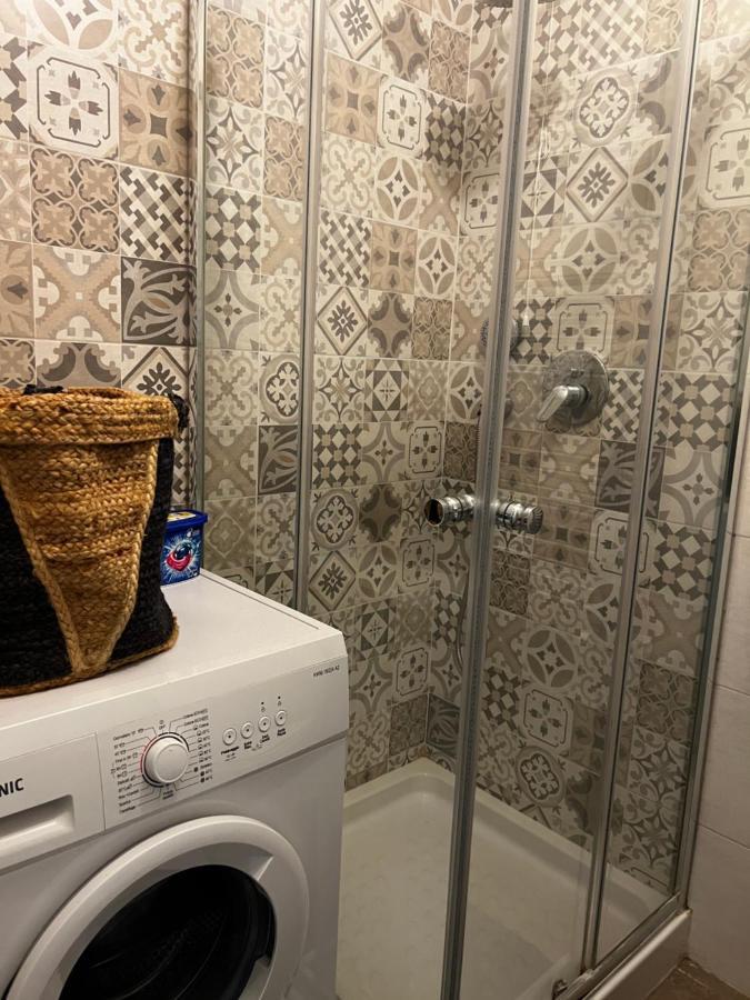 Regina Milano In Porta Romana 2 - Sky Tv, Wifi E Breakfast Box Leilighet Eksteriør bilde